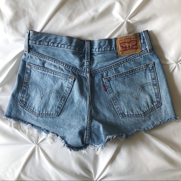 AUTHENTIC Levi’s 501 cutoff denim shorts size 27 - Picture 4 of 5
